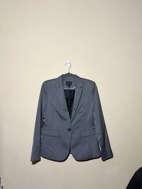 Worthington Women’s Size 8 Gray Business Blazer With Single Button Closure